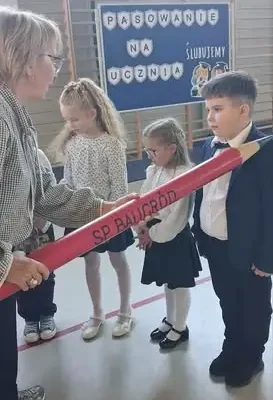 Podwójne święto w szkole: Dzień Edukacji Narodowej i pasowanie pierwszaków