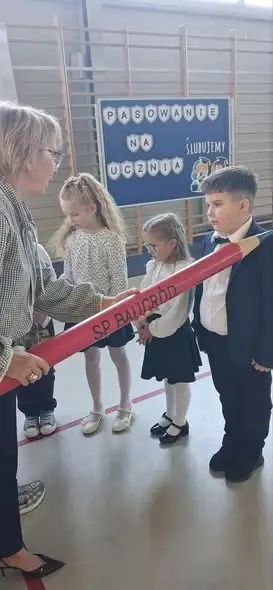 Podwójne święto w szkole: Dzień Edukacji Narodowej i pasowanie pierwszaków